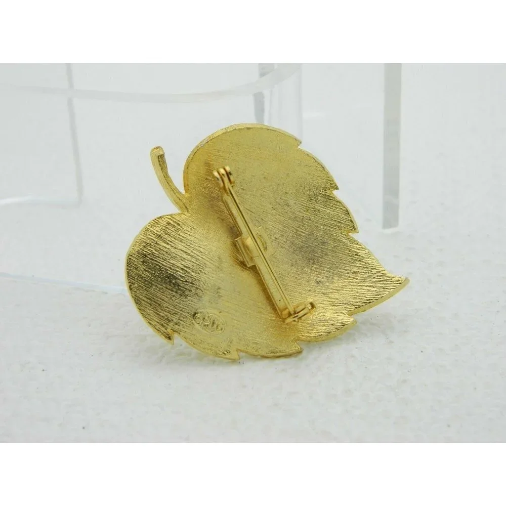 Vintage LG Lind Gal Gold Tone Textured Leaf Pin Br